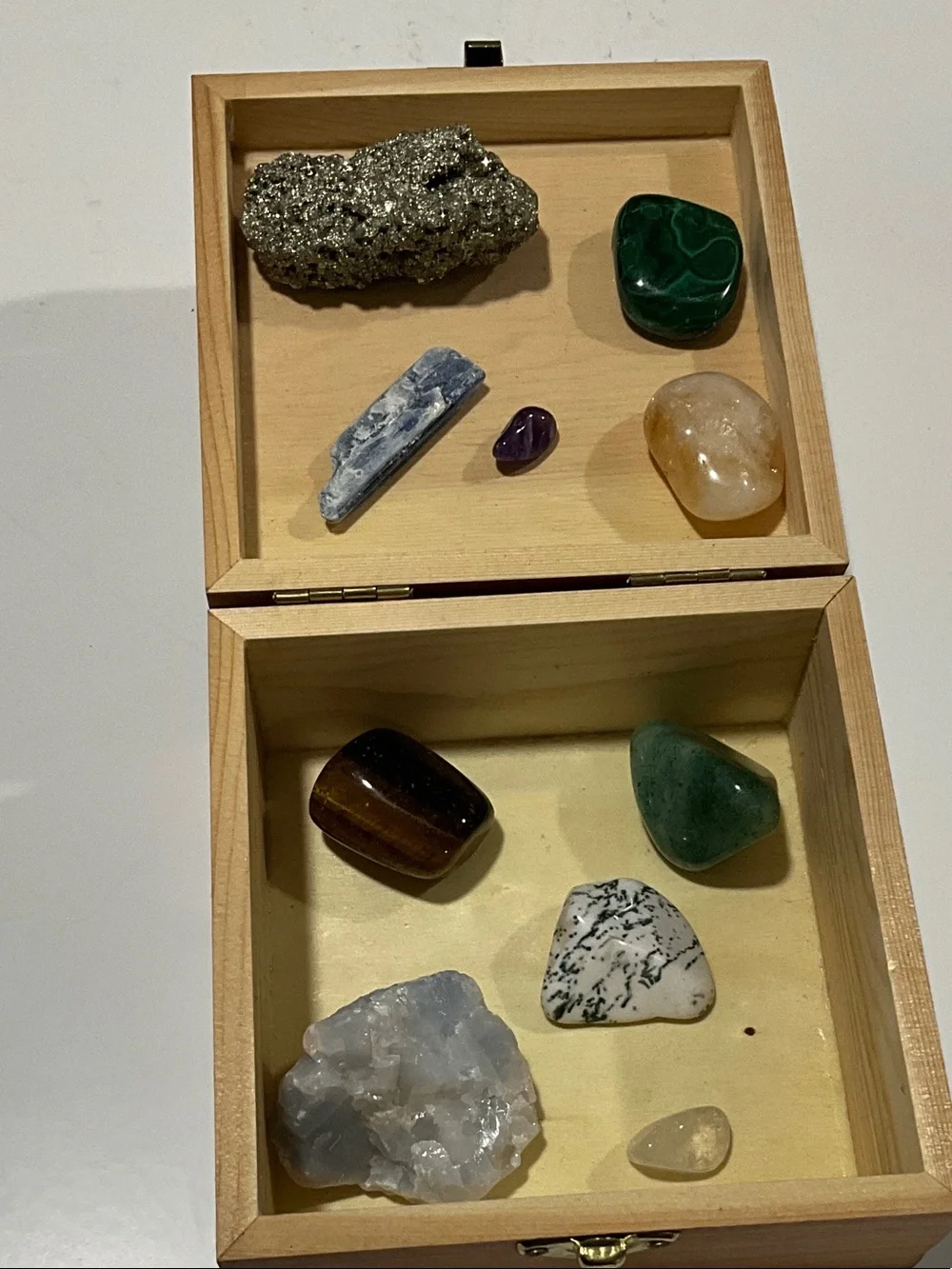 Natural Wood stone Organizer Box with stones - Light Wood